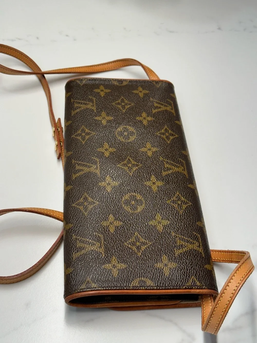 Louis Vuitton Monogram Shoulder/Crossbody Pouchette in Classic LV Monogram - Picture 3 of 16